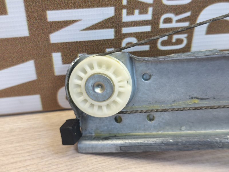 Стеклоподъемник    двери