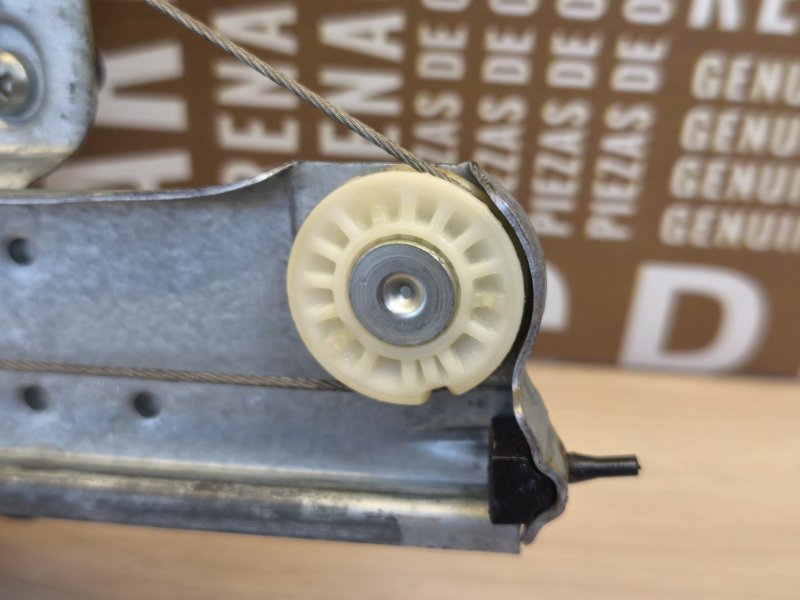 Стеклоподъемник    двери