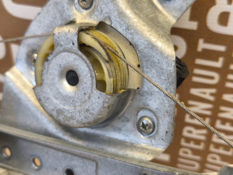 Стеклоподъемник    двери