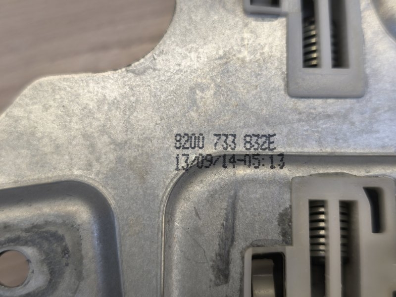 Стеклоподъемник    двери