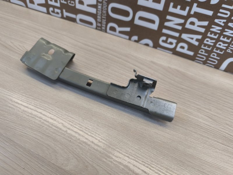 Направляющая стекла двери