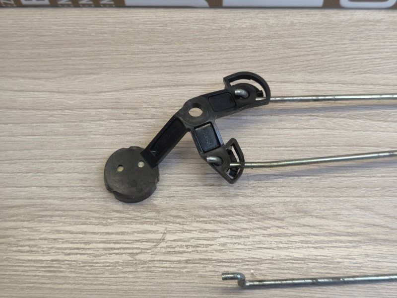 Тяга замка двери