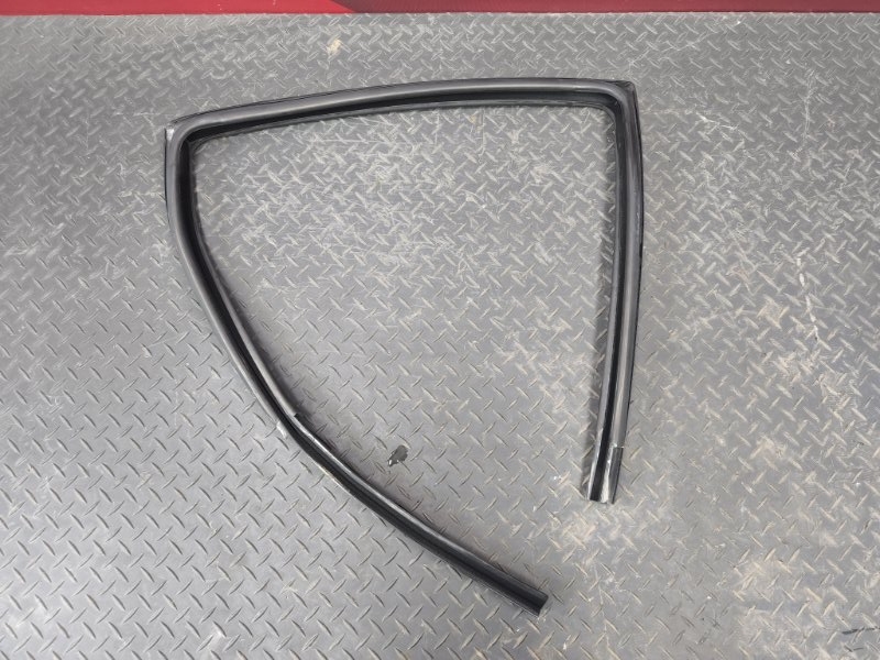 Уплотнитель стекла двери