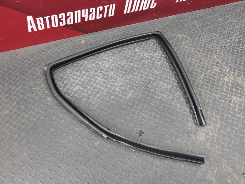 Уплотнитель стекла двери