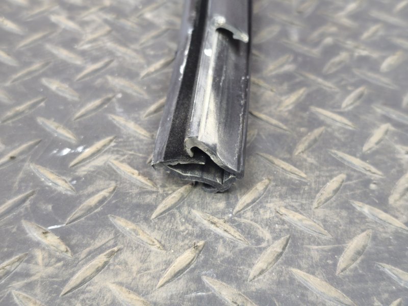 Уплотнитель стекла двери