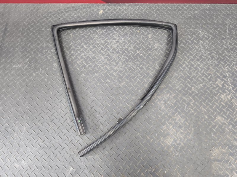 Уплотнитель стекла двери