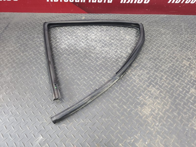 Уплотнитель стекла двери