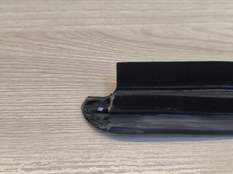 Уплотнитель стекла двери внешний