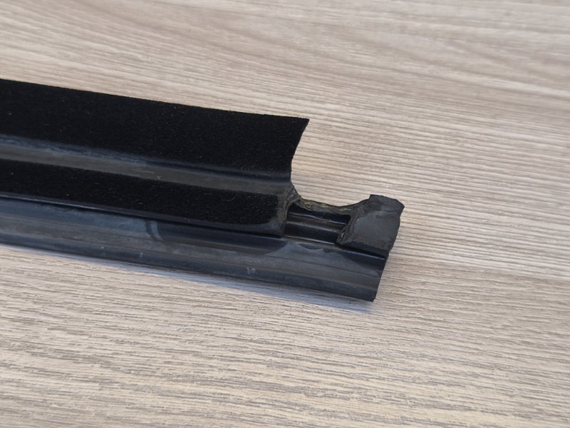 Уплотнитель стекла двери внешний