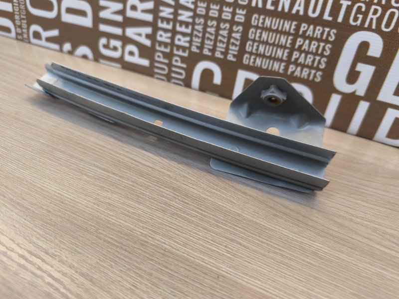 Направляющая стекла двери