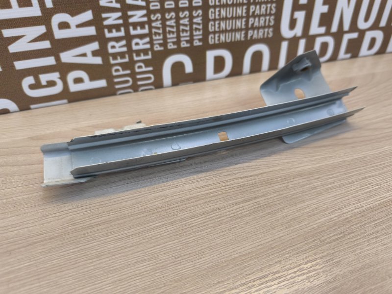 Направляющая стекла двери