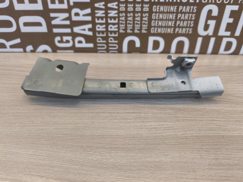 Направляющая стекла двери