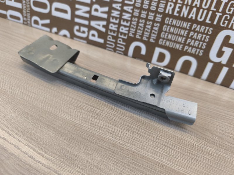 Направляющая стекла двери