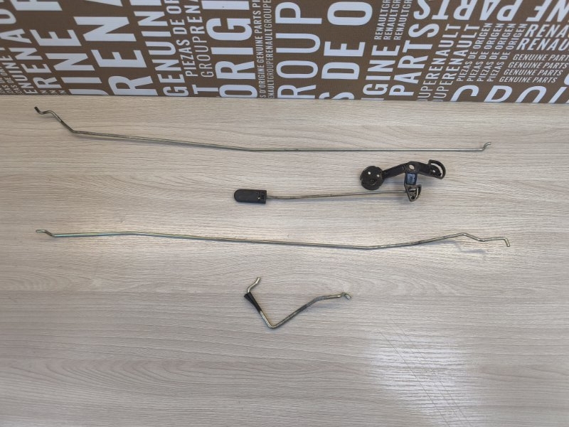 Тяга замка двери