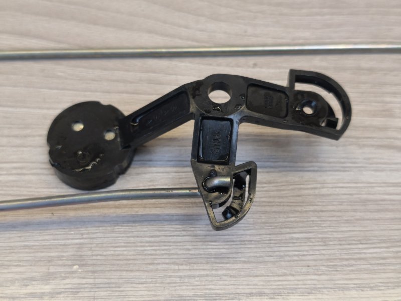 Тяга замка двери