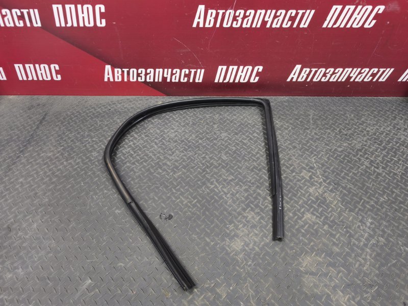 Уплотнитель стекла двери