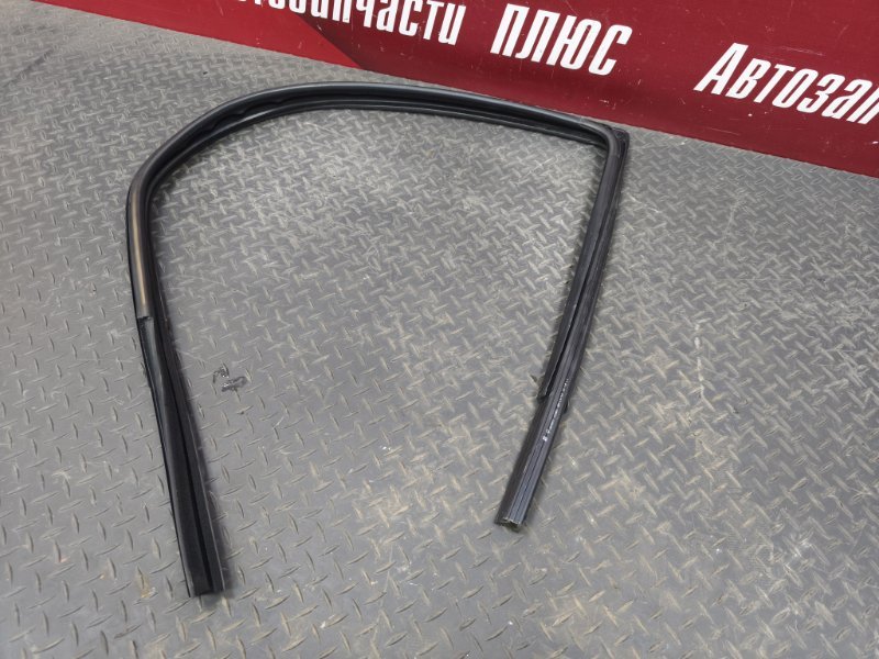 Уплотнитель стекла двери