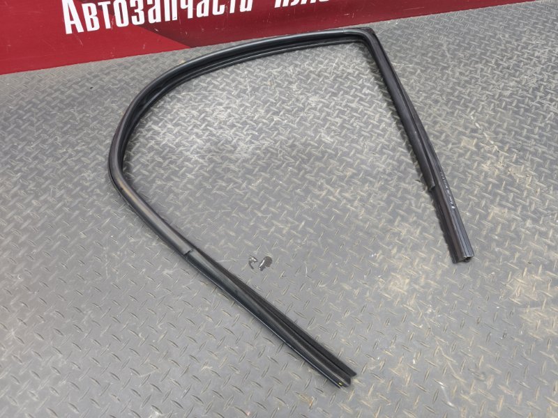 Уплотнитель стекла двери