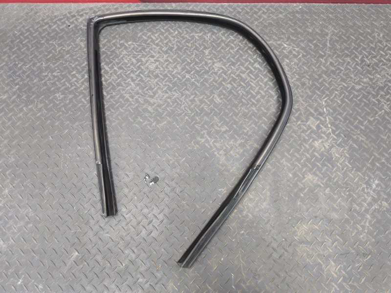 Уплотнитель стекла двери