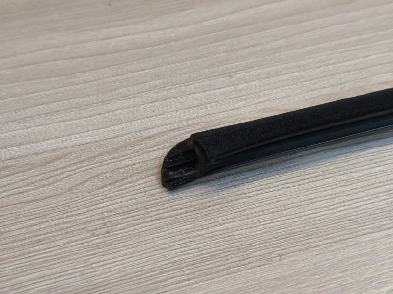 Уплотнитель стекла двери внешний