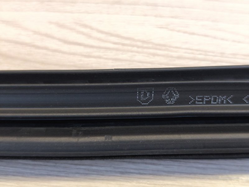 Уплотнитель стекла двери внутренний