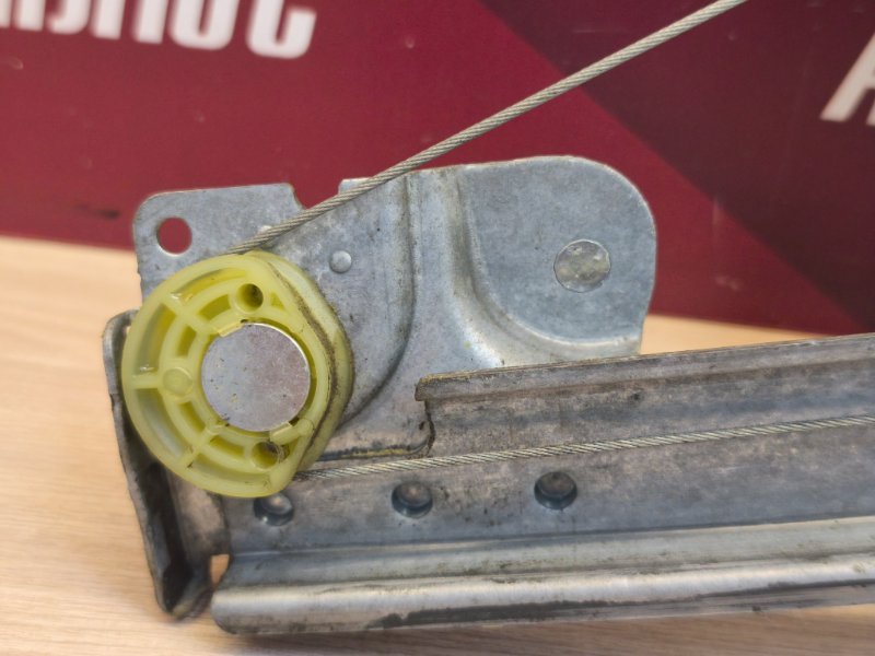 Стеклоподъемник    двери