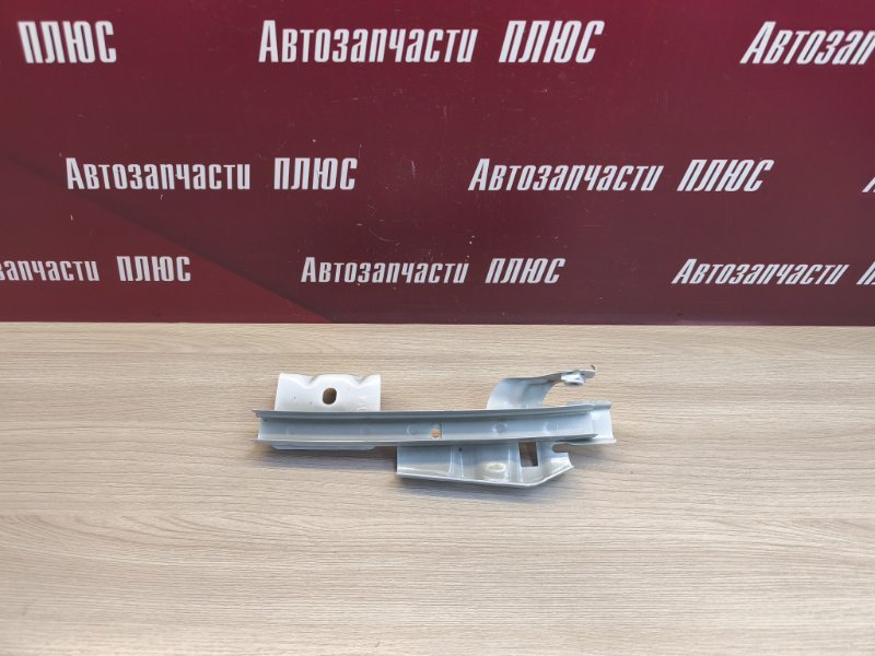 Направляющая стекла двери