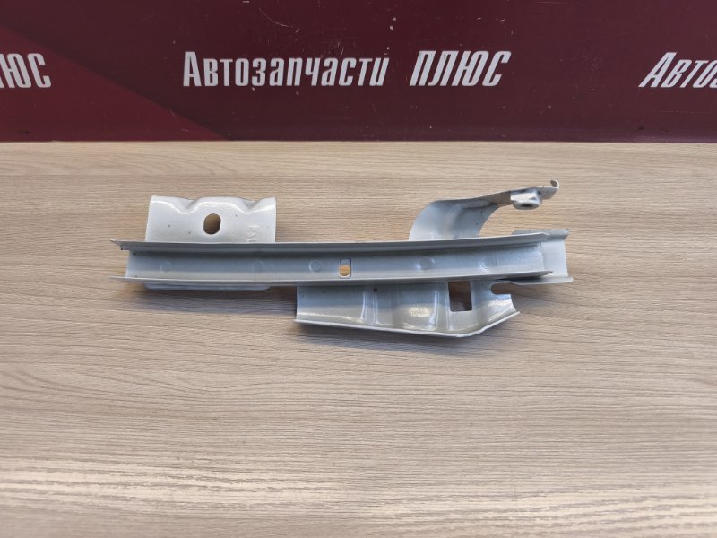 Направляющая стекла двери