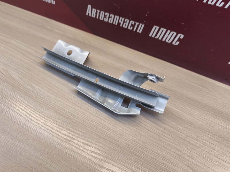 Направляющая стекла двери