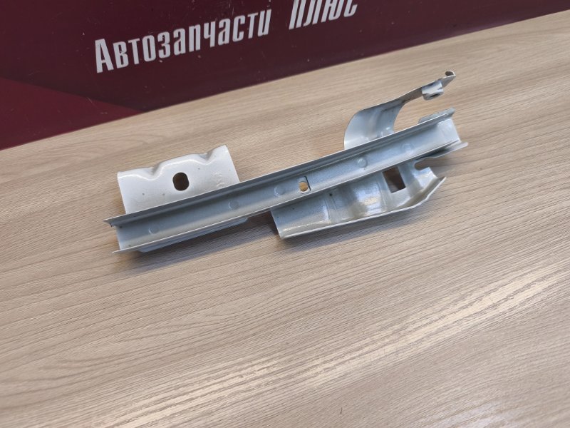 Направляющая стекла двери