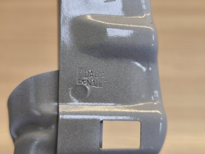 Направляющая стекла двери