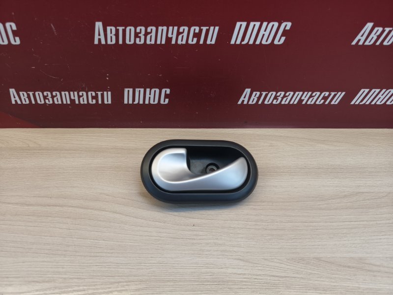 внутренняя ручка двери