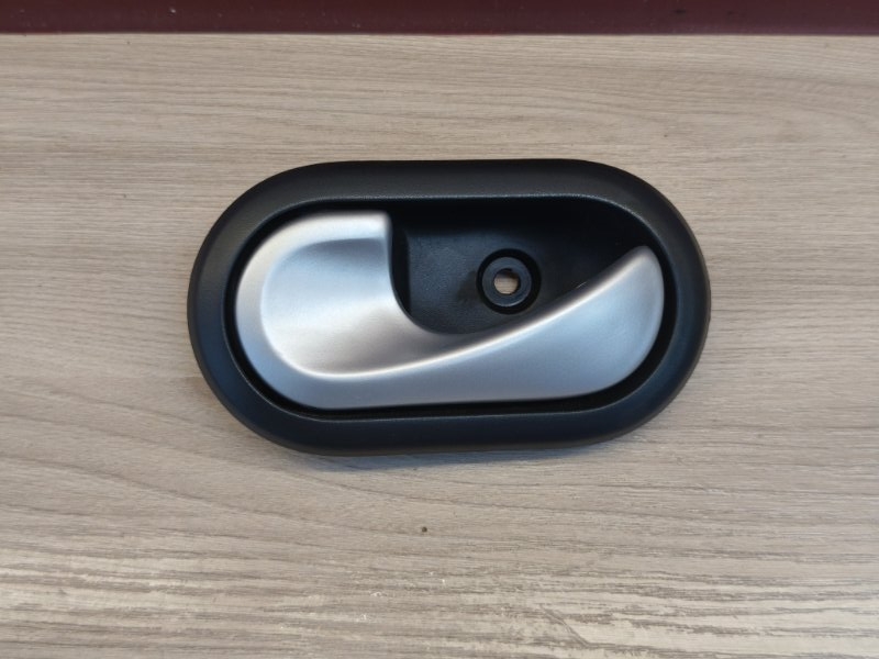 внутренняя ручка двери