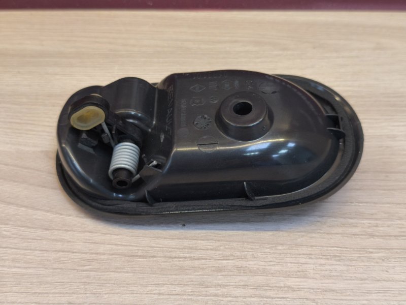 внутренняя ручка двери