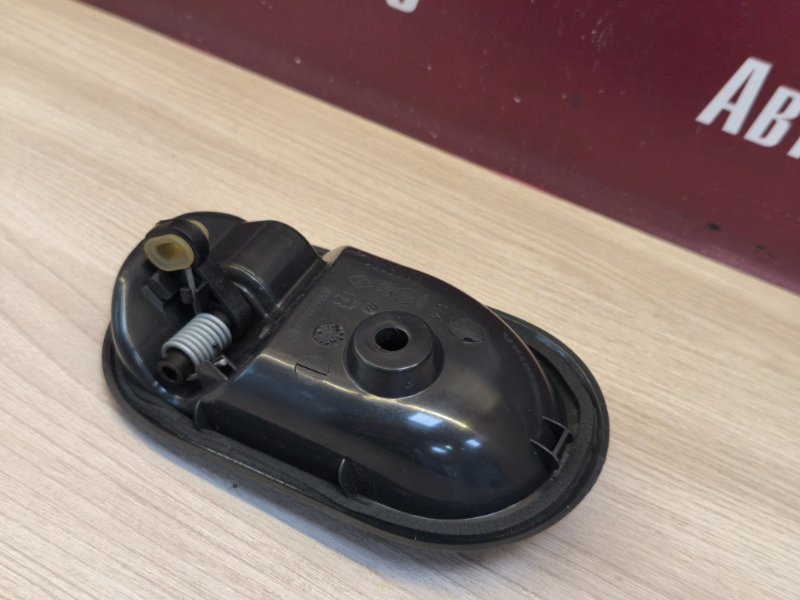 внутренняя ручка двери