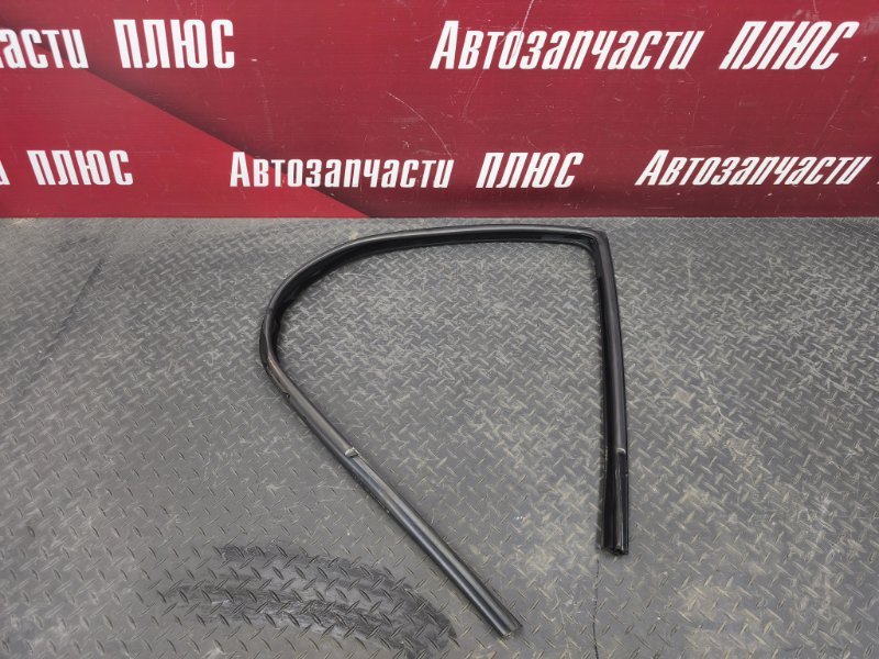 Уплотнитель стекла двери