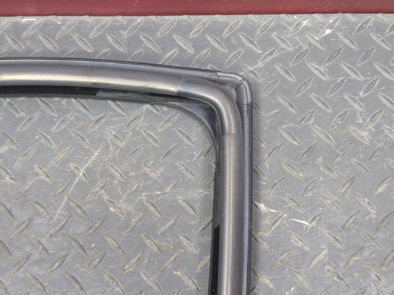 Уплотнитель стекла двери