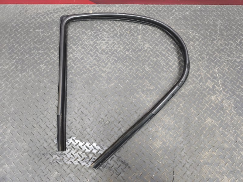 Уплотнитель стекла двери