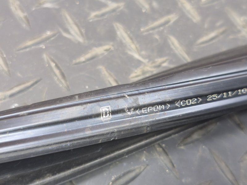 Уплотнитель стекла двери