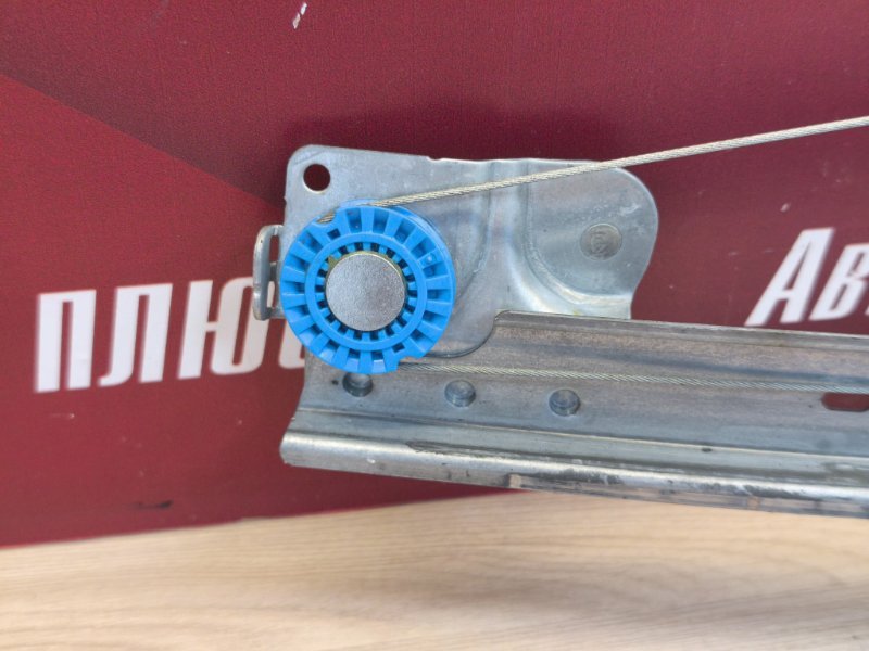 Стеклоподъемник    двери