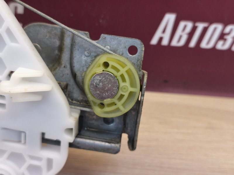 Стеклоподъемник    двери