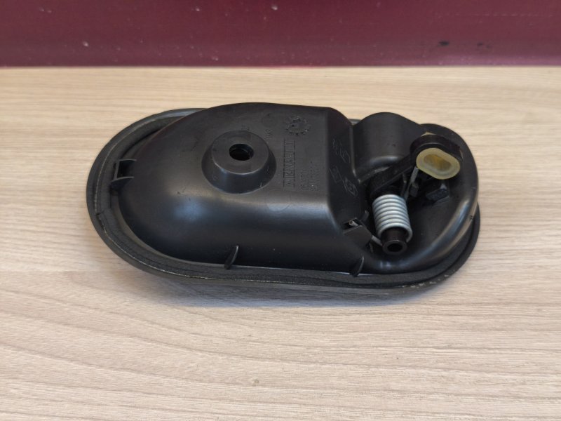 внутренняя ручка двери