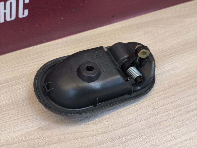 внутренняя ручка двери