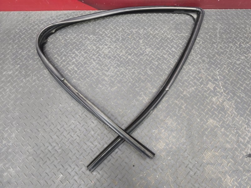 Уплотнитель стекла двери