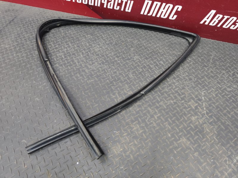 Уплотнитель стекла двери