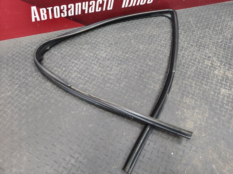 Уплотнитель стекла двери