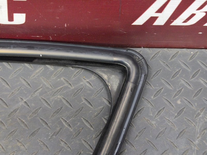 Уплотнитель стекла двери