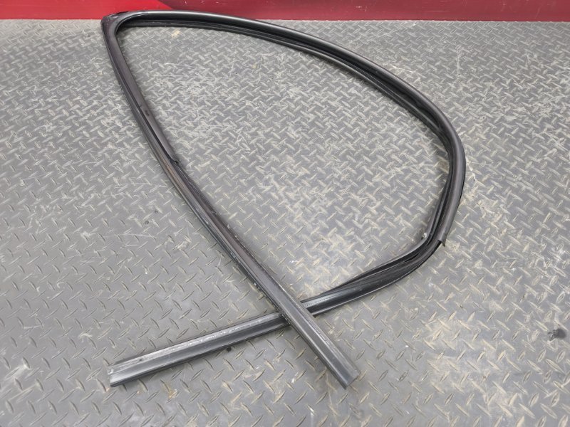 Уплотнитель стекла двери