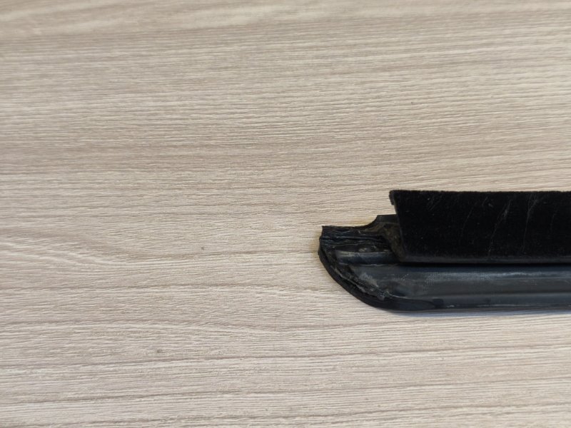 Уплотнитель стекла двери внешний