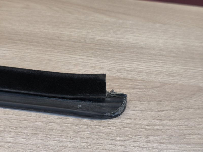 Уплотнитель стекла двери внешний